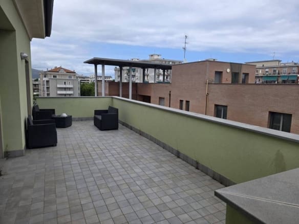 ALBENGA – PRESTIOSO ATTICO CON BOX AUTO