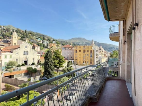 APPARTAMENTO RISTRUTTURATO NEL PIENO CENTRO DI ALASSIO
